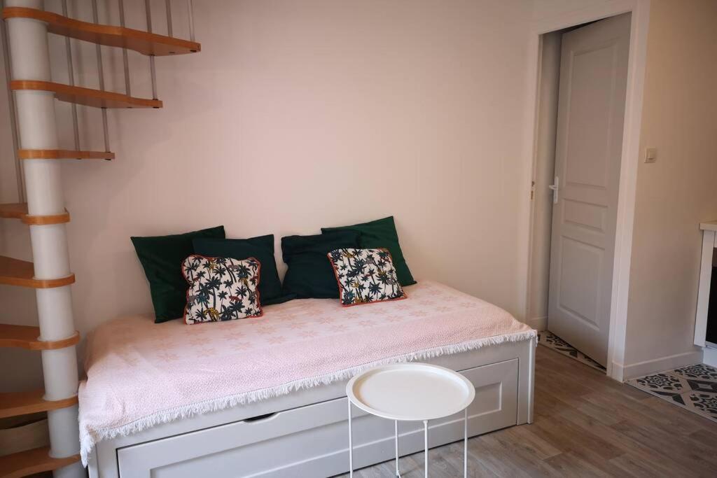Maison De Village Meublee Avec Terrasse Donzère Kültér fotó