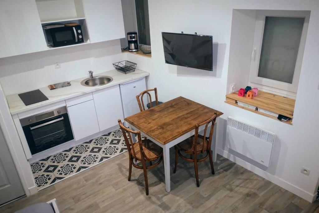 Maison De Village Meublee Avec Terrasse Donzère Kültér fotó