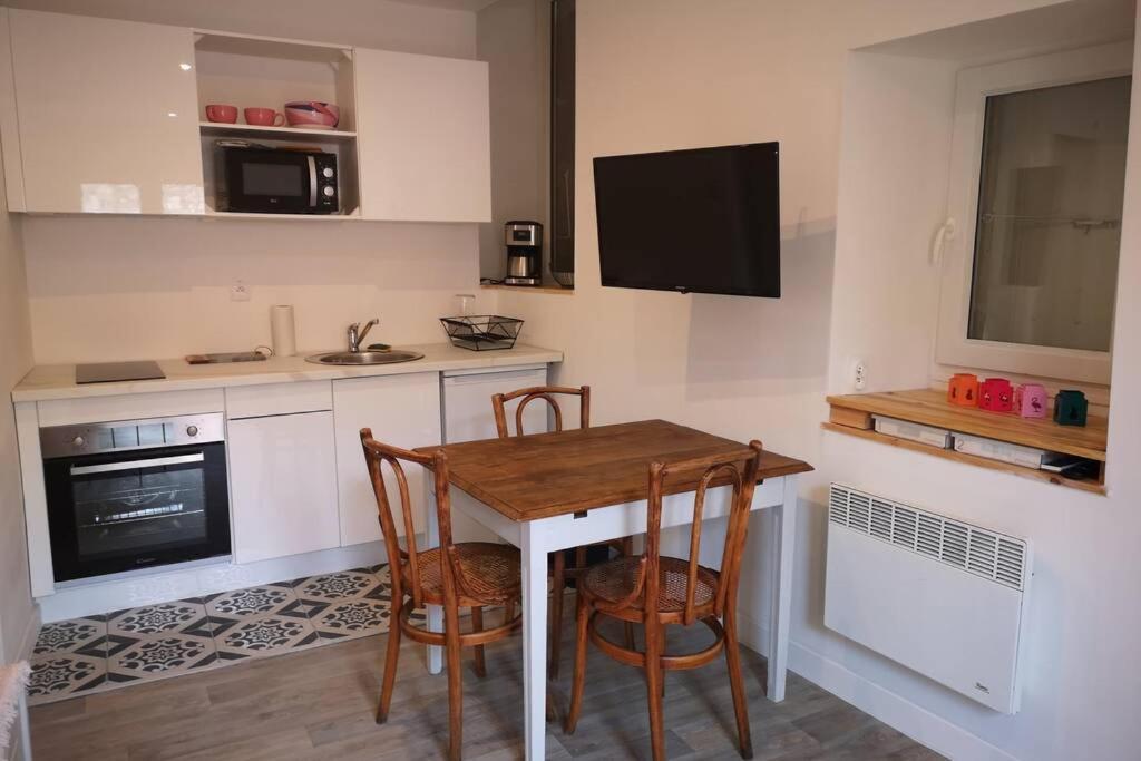 Maison De Village Meublee Avec Terrasse Donzère Kültér fotó