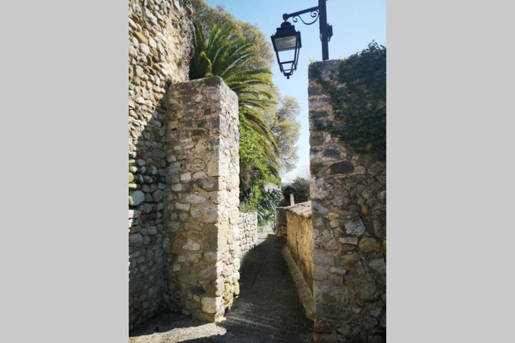 Maison De Village Meublee Avec Terrasse Donzère Kültér fotó