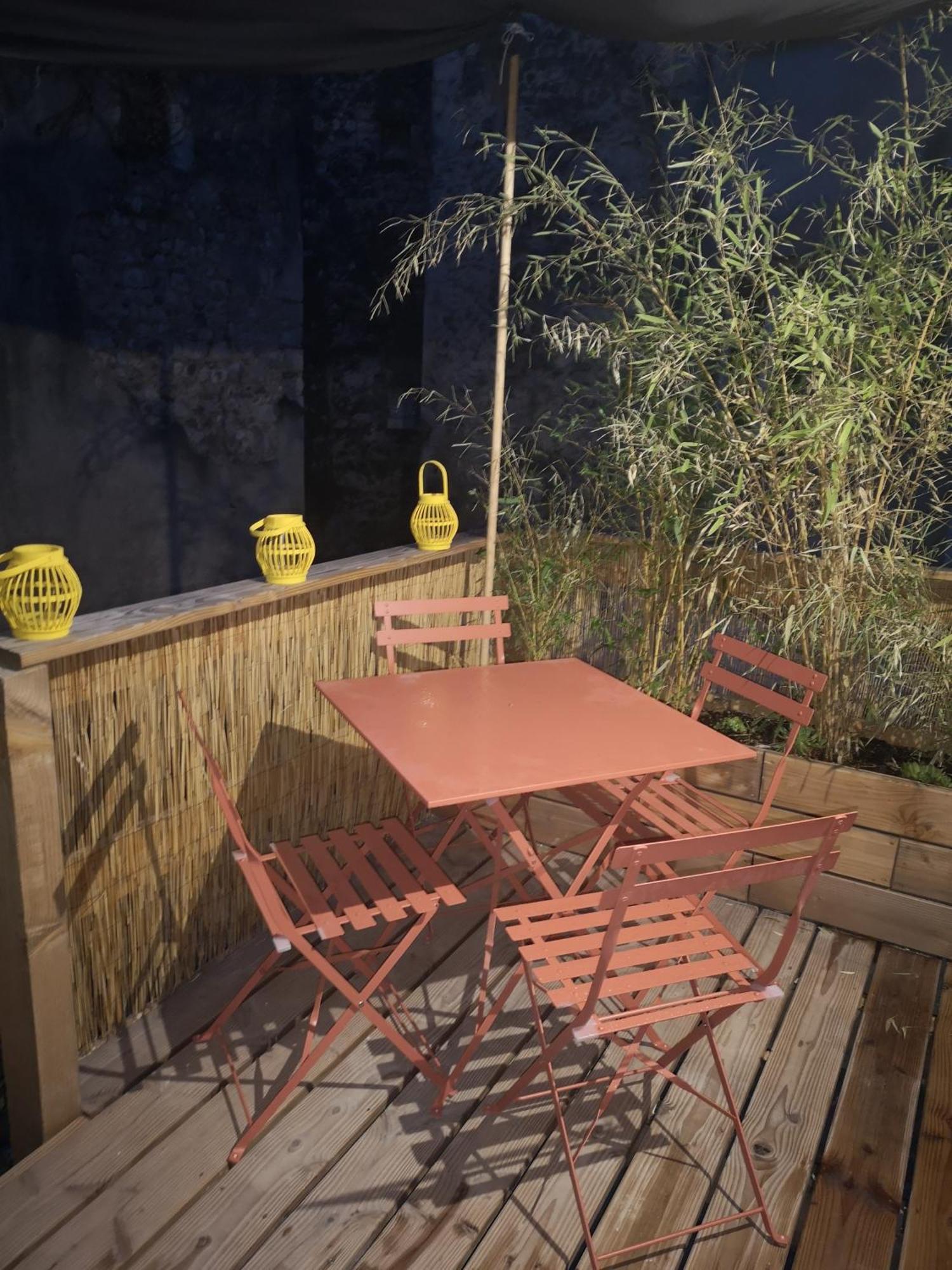 Maison De Village Meublee Avec Terrasse Donzère Szoba fotó