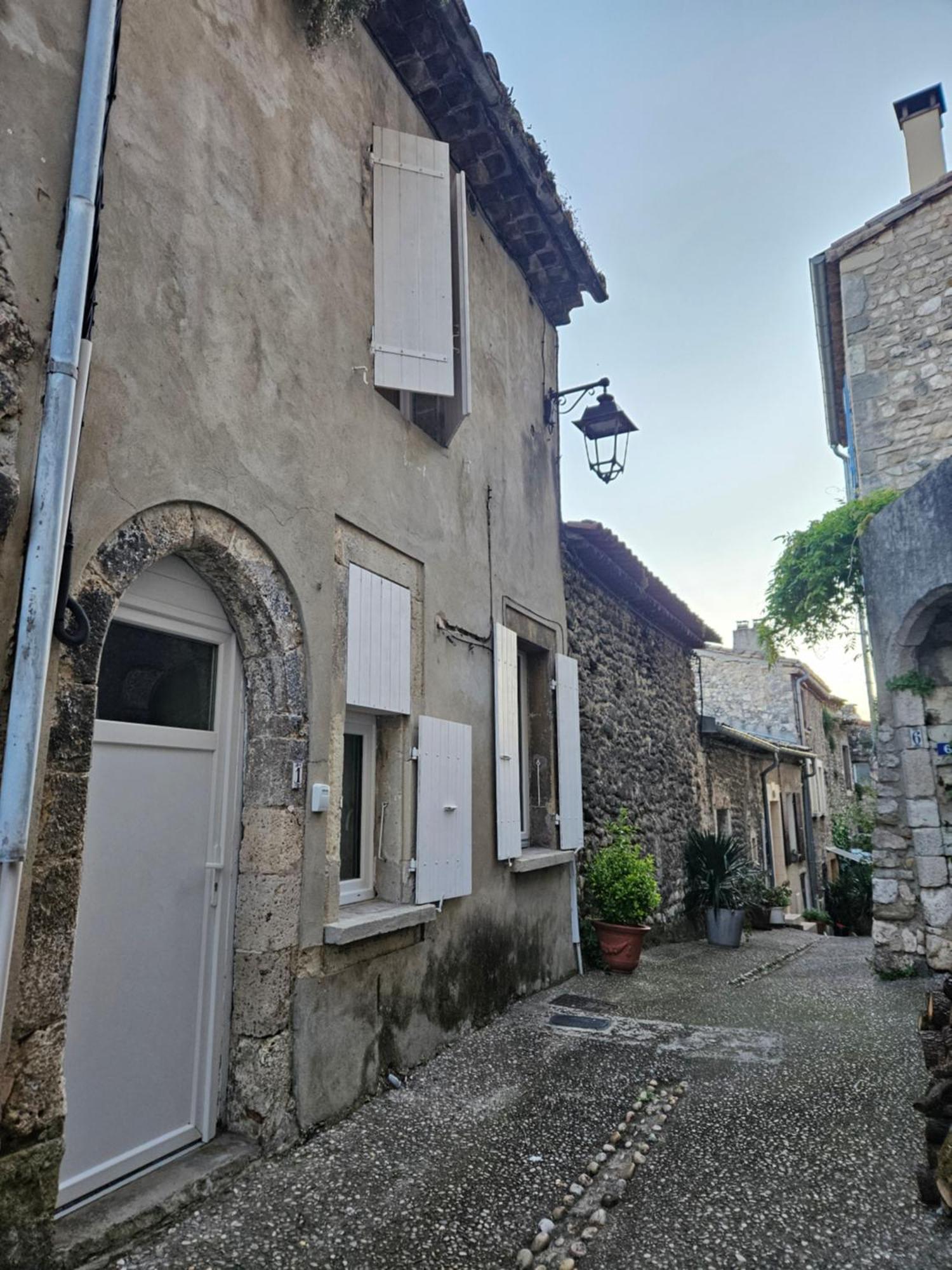 Maison De Village Meublee Avec Terrasse Donzère Kültér fotó